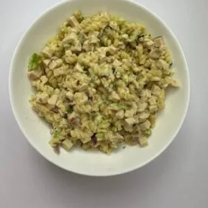 Danie wyprawowe This 1 kurczak w sosie śmietanowym z makaronem